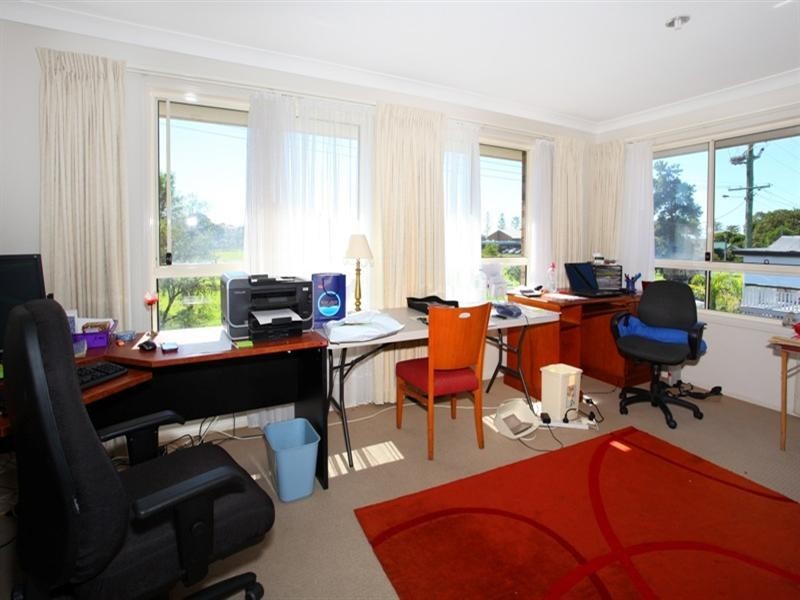 1 18 Broad Street, Labrador QLD 4215