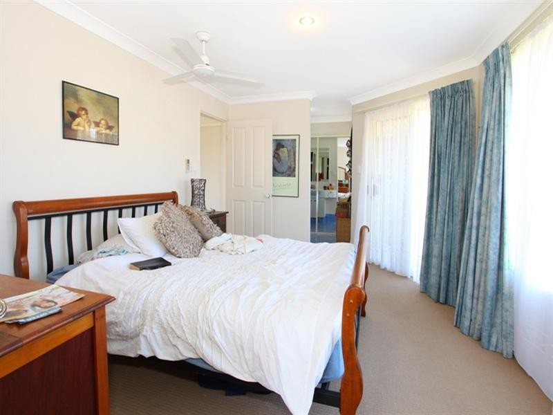 1 18 Broad Street, Labrador QLD 4215