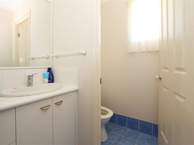 1 18 Broad Street, Labrador QLD 4215