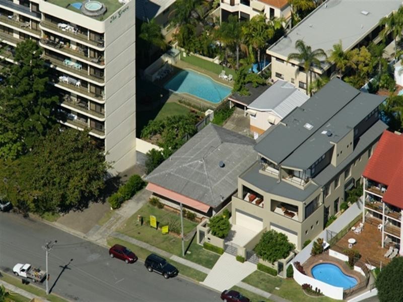 26 Armrick Avenue, Broadbeach QLD 4218