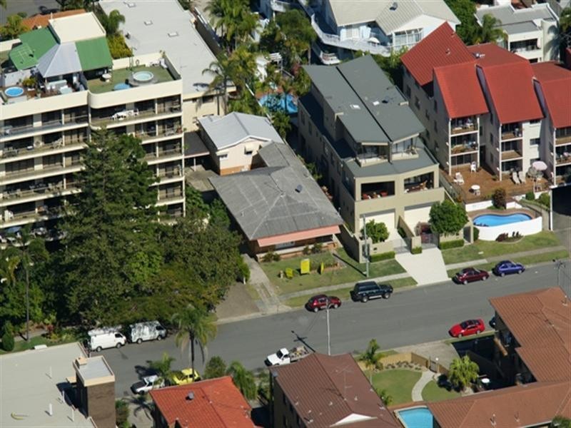 26 Armrick Avenue, Broadbeach QLD 4218