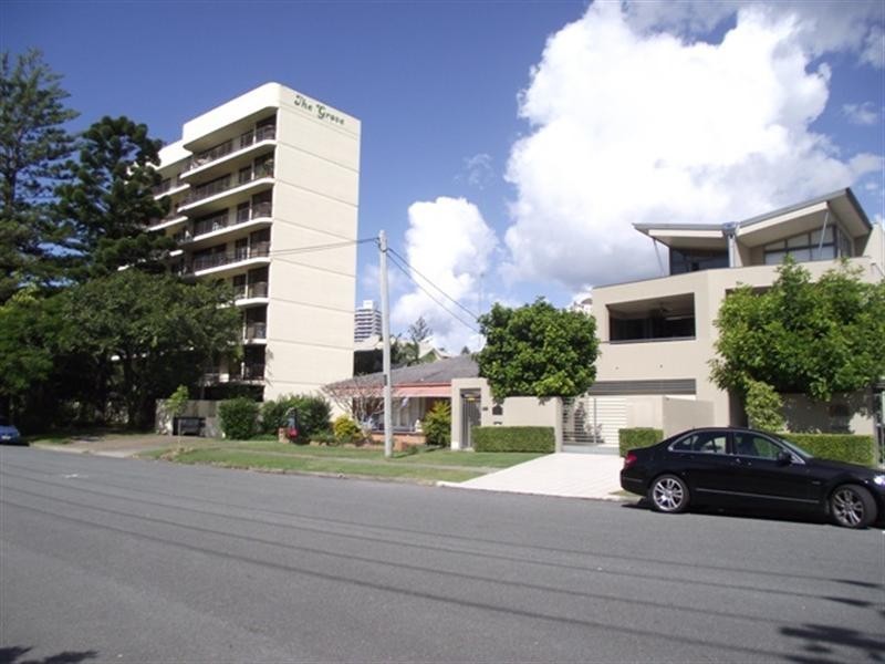 26 Armrick Avenue, Broadbeach QLD 4218