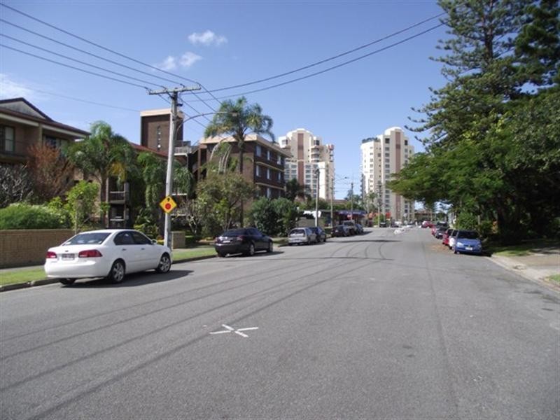 26 Armrick Avenue, Broadbeach QLD 4218