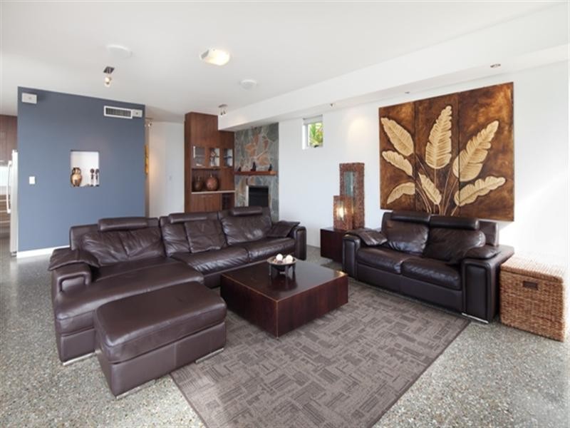 37 West Street, Burleigh Heads QLD 4220