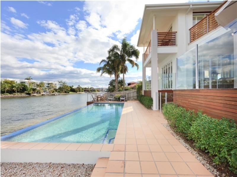 137 Allambi Avenue, Broadbeach Waters QLD 4218