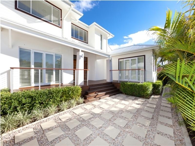 137 Allambi Avenue, Broadbeach Waters QLD 4218