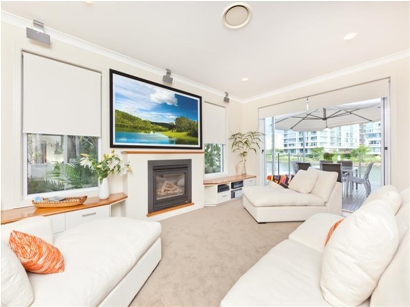 137 Allambi Avenue, Broadbeach Waters QLD 4218