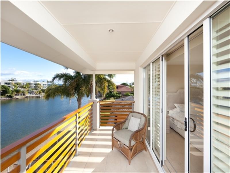 137 Allambi Avenue, Broadbeach Waters QLD 4218