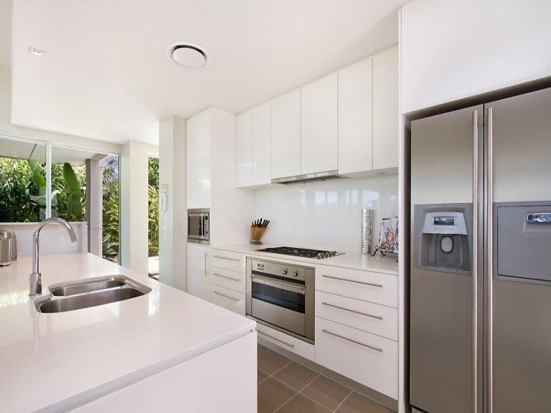 732 Peninsula Drive, Robina QLD 4226