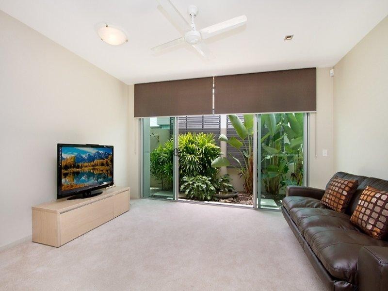 732 Peninsula Drive, Robina QLD 4226