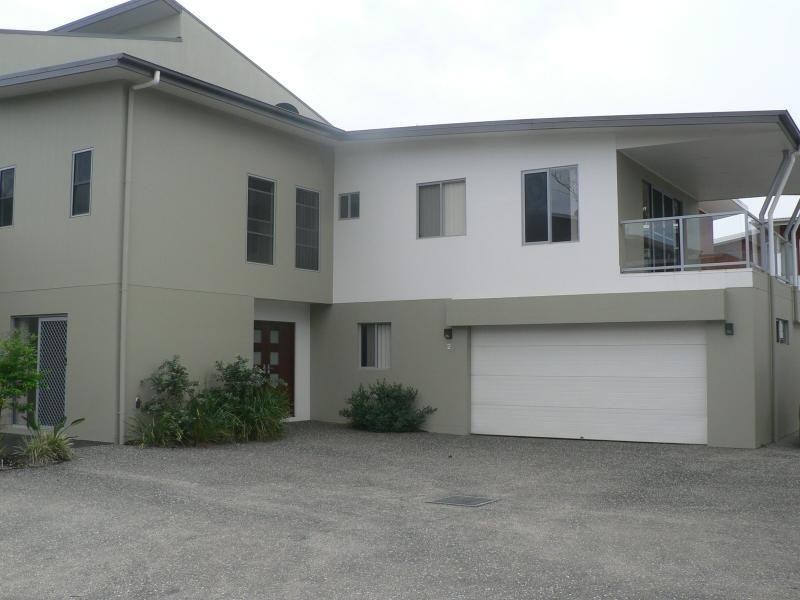 2/13 Andromeda Parade, Robina QLD 4226