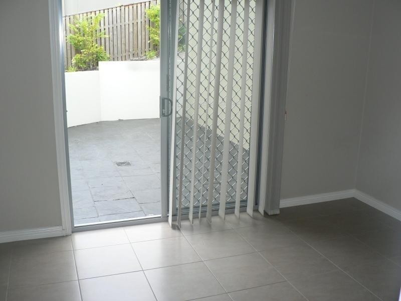 2/13 Andromeda Parade, Robina QLD 4226