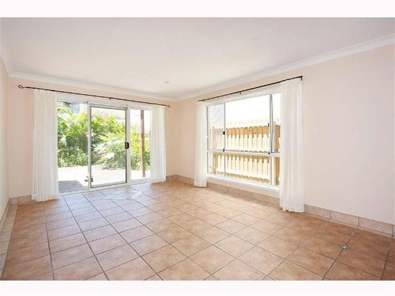 2/5 William Street, Mermaid Beach QLD 4218