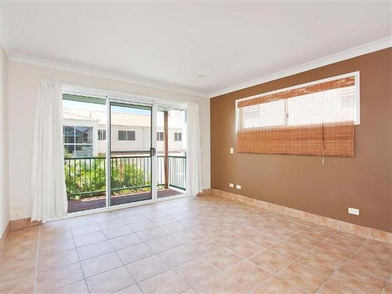 2/5 William Street, Mermaid Beach QLD 4218