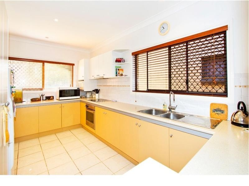 31 Cronulla Avenue, Mermaid Beach QLD 4218