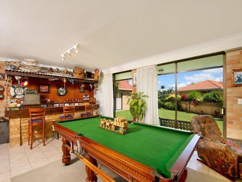 4 Ruff Court, Burleigh Waters QLD 4220