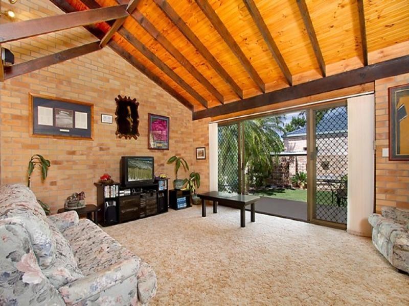 4 Ruff Court, Burleigh Waters QLD 4220