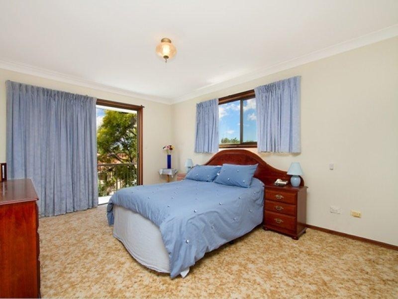 4 Ruff Court, Burleigh Waters QLD 4220