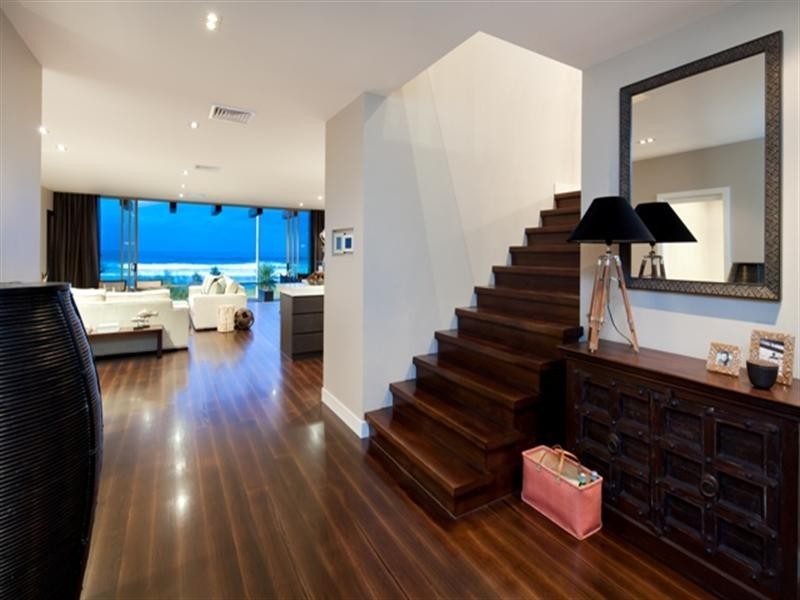 201 Hedges Avenue, Mermaid Beach QLD 4218