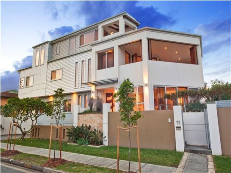 11 Wave Street, Mermaid Beach QLD 4218