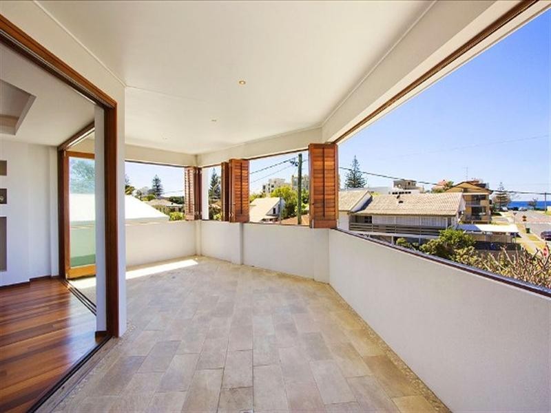 11 Wave Street, Mermaid Beach QLD 4218