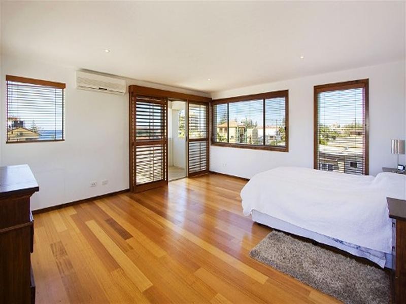 11 Wave Street, Mermaid Beach QLD 4218