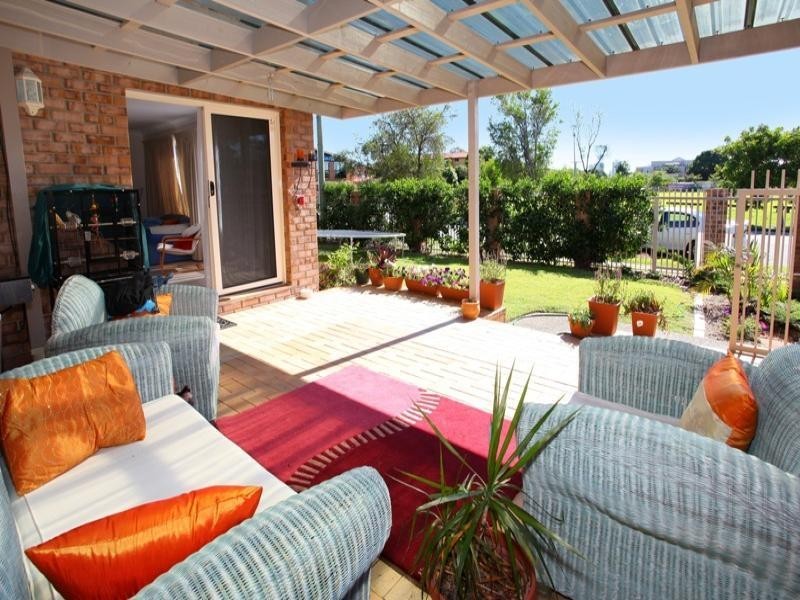 1/18 Broad Street, Labrador QLD 4215