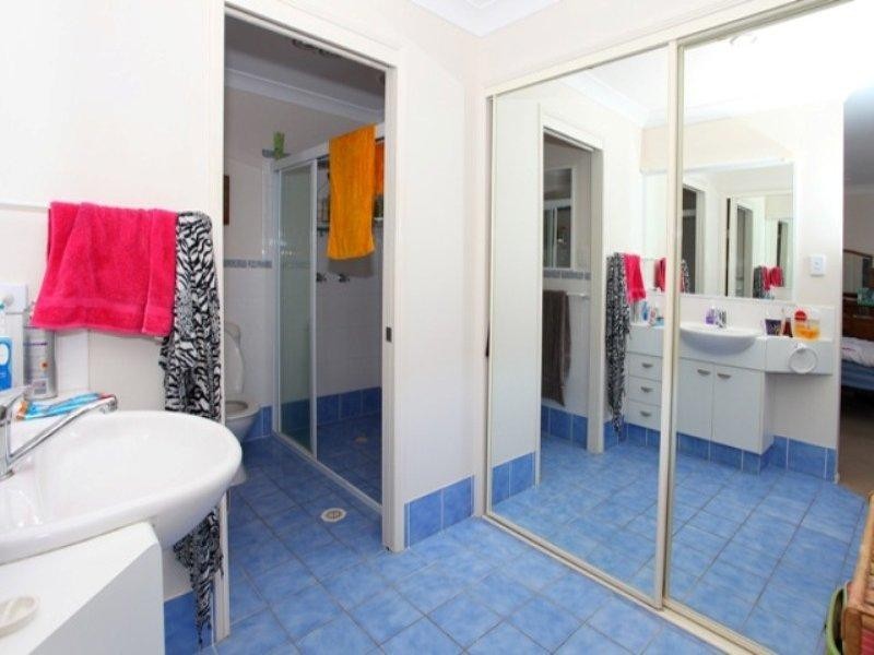 1/18 Broad Street, Labrador QLD 4215