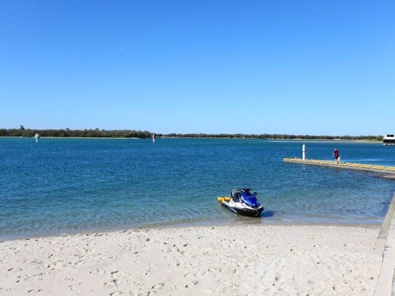 1/18 Broad Street, Labrador QLD 4215