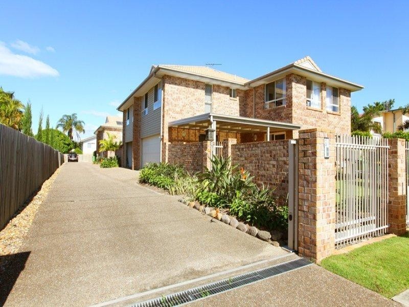 2/18 Broad Street, Labrador QLD 4215