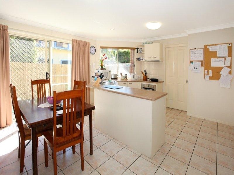 2/18 Broad Street, Labrador QLD 4215