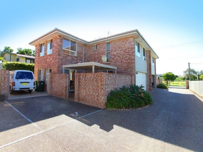 2/18 Broad Street, Labrador QLD 4215