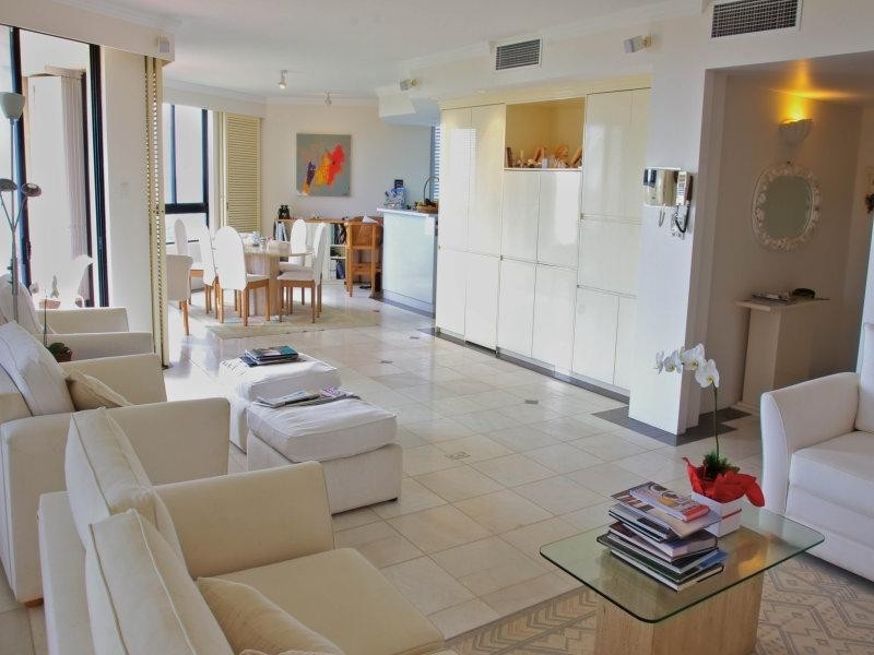 3 ‘ On the Park’, 255 Hedges Avenue, Mermaid Beach QLD 4218