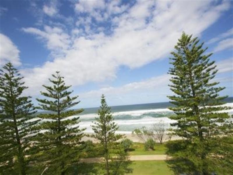 16 ‘Sanderling’ 40 Marine Parade, Miami QLD 4220