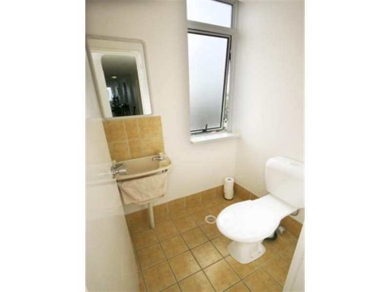 16 ‘Sanderling’ 40 Marine Parade, Miami QLD 4220