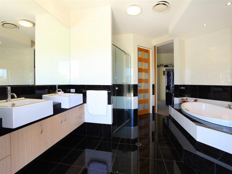 27 Lakelands Drive, Merrimac QLD 4226