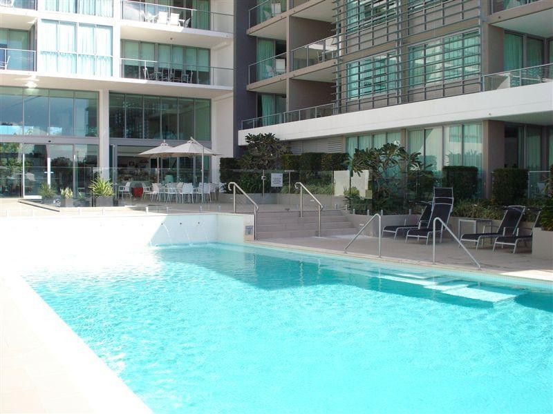 14 Fresh Water Point, 33 T E Peters Dirive, Broadbeach Waters QLD 4218
