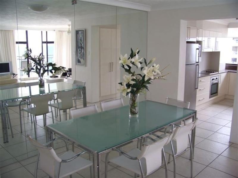 16A ‘Surfers Aquarius’ 4 Old Burleigh Road, Surfers Paradise QLD 4217