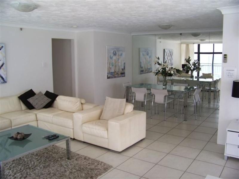 16A ‘Surfers Aquarius’ 4 Old Burleigh Road, Surfers Paradise QLD 4217