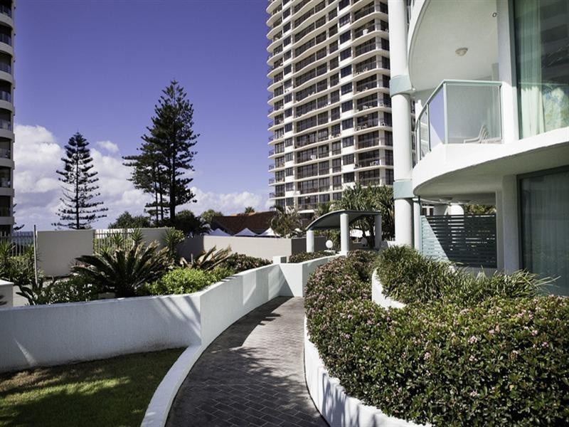 2a ‘Emerald Sands’ 2 Fern Street, Surfers Paradise QLD 4217