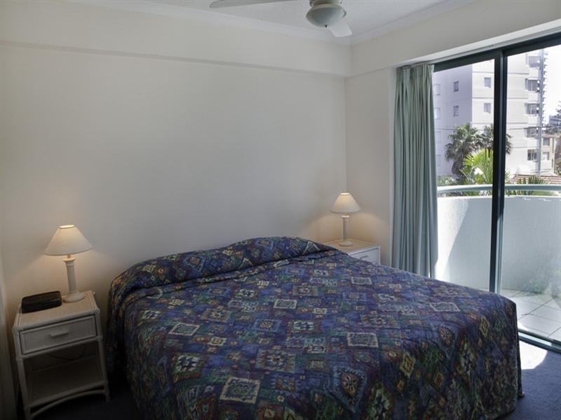 2a ‘Emerald Sands’ 2 Fern Street, Surfers Paradise QLD 4217