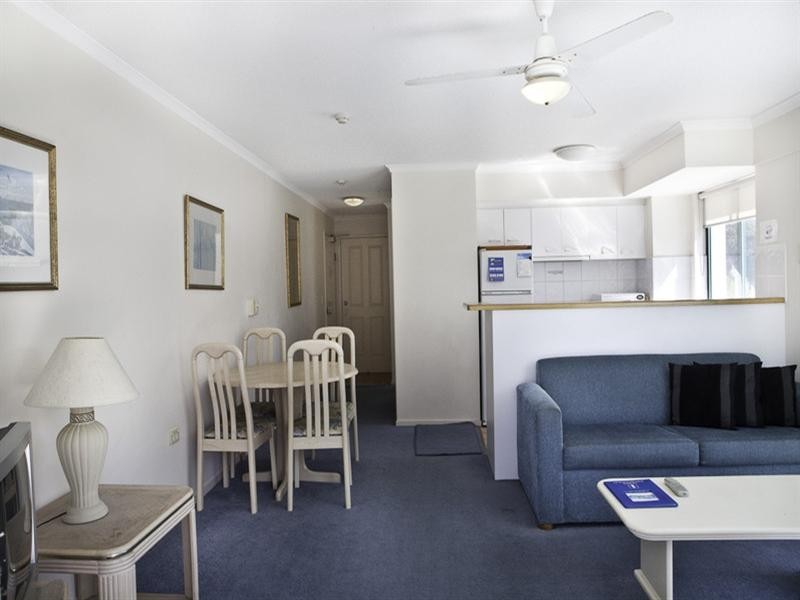 2a ‘Emerald Sands’ 2 Fern Street, Surfers Paradise QLD 4217