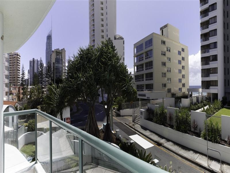 2a ‘Emerald Sands’ 2 Fern Street, Surfers Paradise QLD 4217