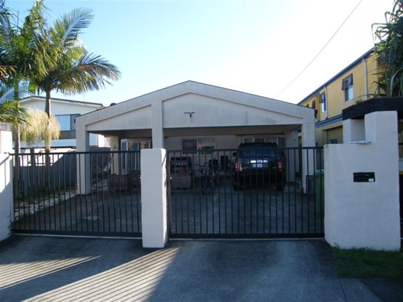 2/39 Mountain View Avenue, Miami QLD 4220