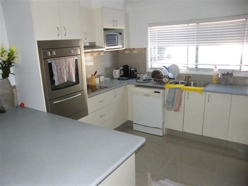 2/39 Mountain View Avenue, Miami QLD 4220