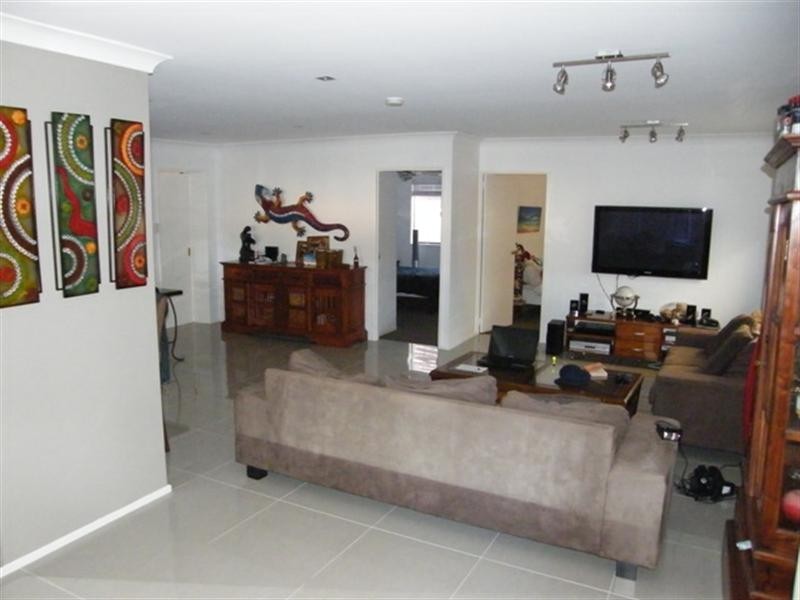 2/39 Mountain View Avenue, Miami QLD 4220