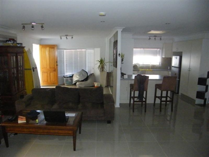 2/39 Mountain View Avenue, Miami QLD 4220