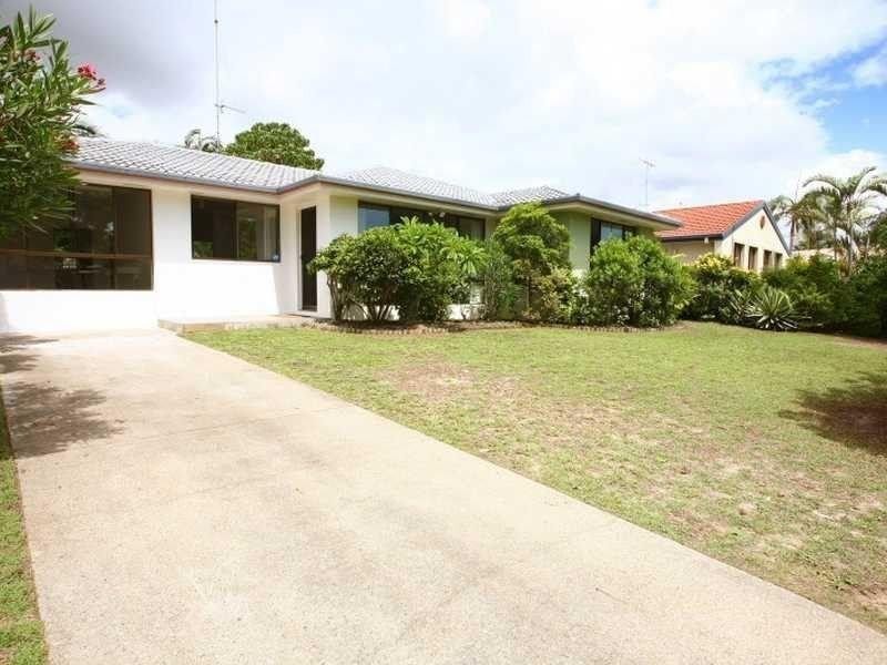 6 Wanderer Avenue, Mermaid Waters QLD 4218