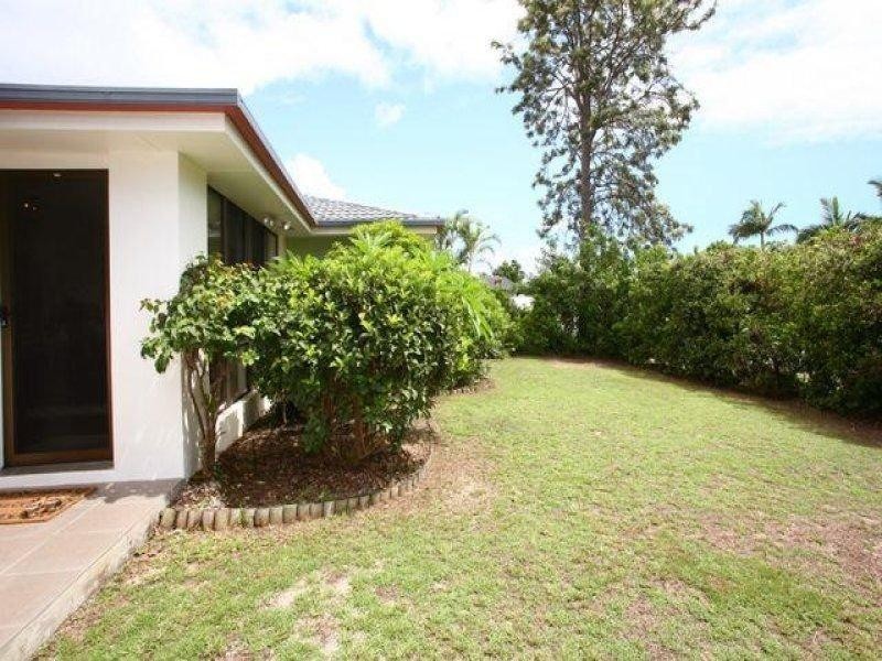 6 Wanderer Avenue, Mermaid Waters QLD 4218