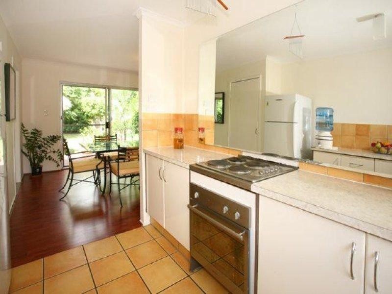 6 Wanderer Avenue, Mermaid Waters QLD 4218